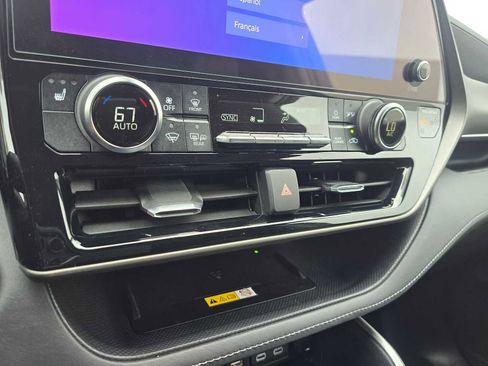 Used 2023 Toyota Highlander XLE FWD image 31