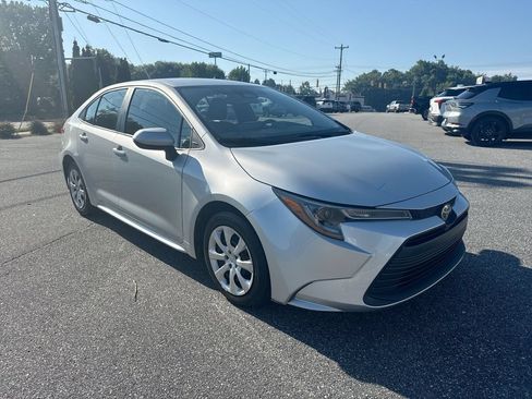Used 2024 Toyota Corolla LE FWD image 2