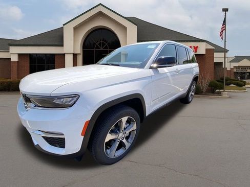 New 2025 Jeep Grand Cherokee Limited w/ Luxury Tech Group II image 4