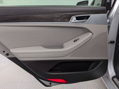 Used 2017 Genesis G80 3.8 RWD image 16