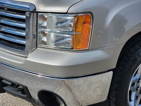 Used 2008 GMC Sierra 1500 SLT w/ All-Terrain Package image 9