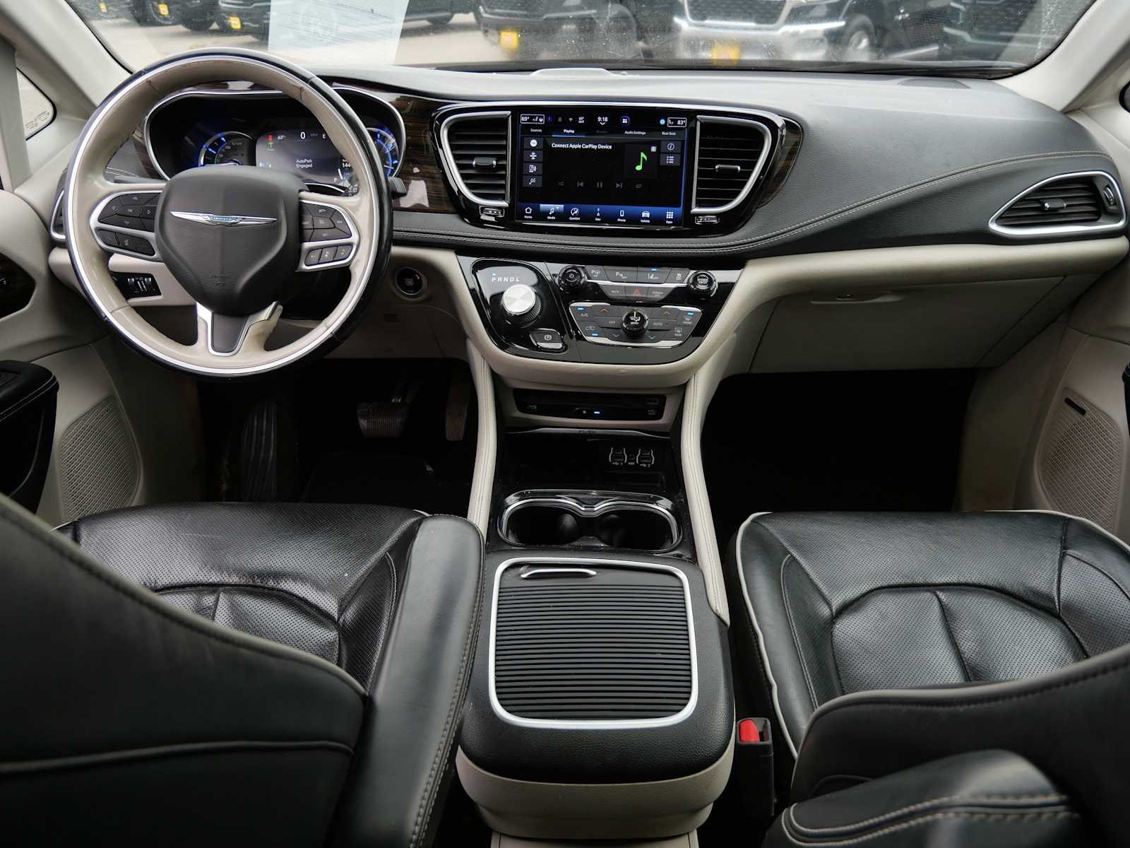 Used 2021 Chrysler Pacifica Limited w/ Uconnect Theater Family Group FWD image 10