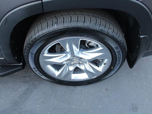 Used 2014 Toyota Highlander Limited AWD/4WD image 15