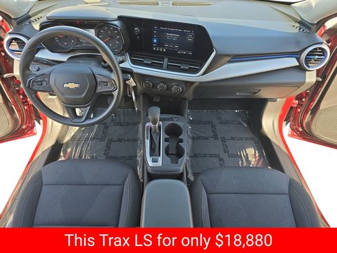 Used 2024 Chevrolet Trax LS FWD image 15