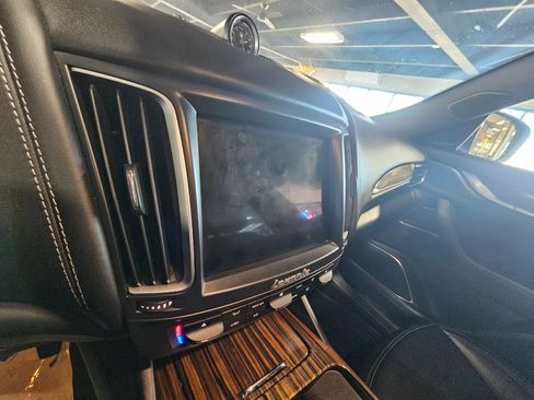 Used 2018 Maserati Levante GranLusso image 34