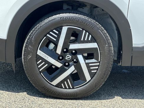Used 2025 Nissan Kicks SV FWD image 25