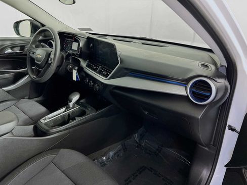 Used 2025 Chevrolet Trax LS FWD image 27