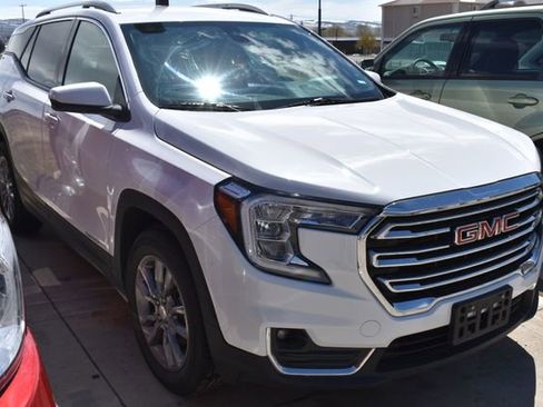Used 2024 GMC Terrain SLT AWD/4WD image 3