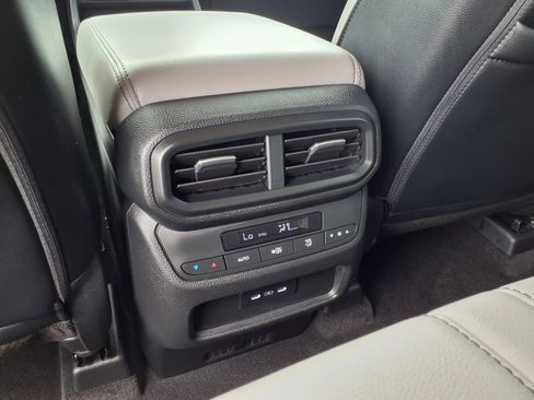 Used 2025 Honda Pilot EX-L image 13