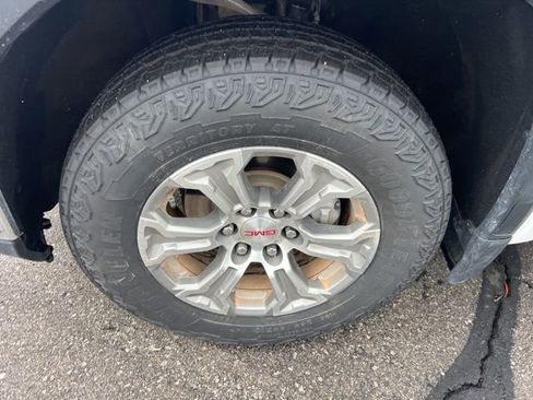 Used 2025 GMC Sierra 1500 SLT image 11