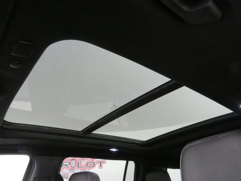 Used 2022 GMC Yukon XL Denali w/ Advanced Technology Package image 27