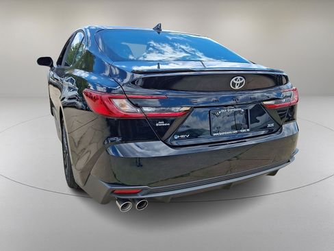 Used 2025 Toyota Camry SE FWD image 8