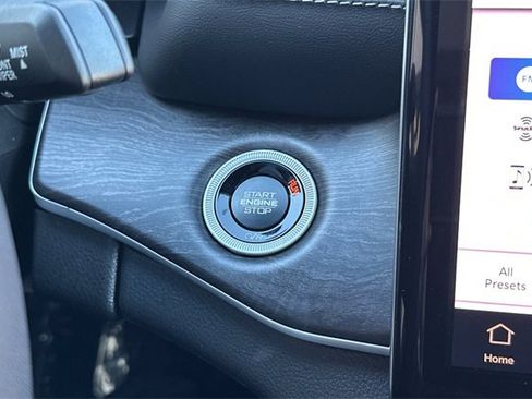 New 2025 Jeep Grand Cherokee L Limited w/ Luxury Tech Group II image 22