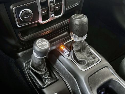 Used 2022 Jeep Wrangler Unlimited Sport AWD/4WD image 19