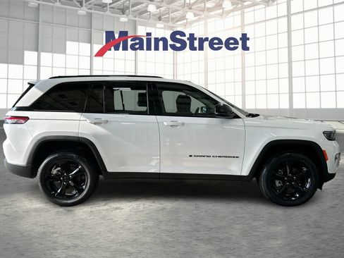 Used 2023 Jeep Grand Cherokee Limited w/ Luxury Tech Group II AWD/4WD image 6