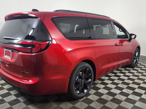 New 2026 Chrysler Pacifica Limited w/ S Appearance Package image 7