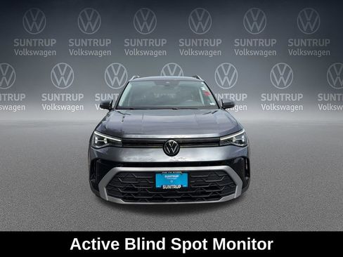 Used 2025 Volkswagen Taos SE FWD image 9