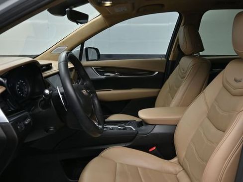 Certified 2025 Cadillac XT6 Sport w/ Platinum Package AWD/4WD image 9