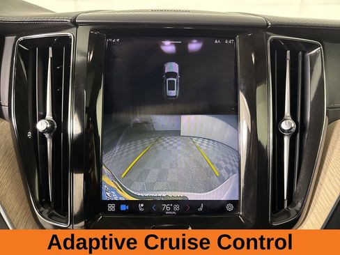 Used 2022 Volvo XC60 B5 Inscription image 17