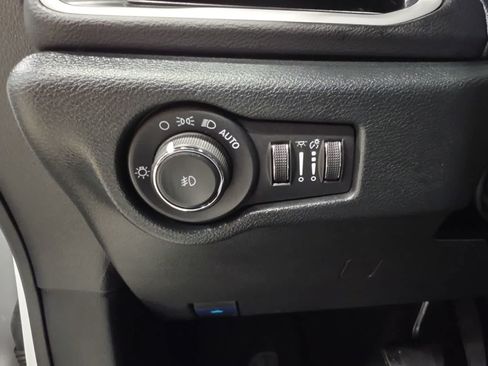 Used 2026 Chrysler Pacifica Select FWD image 20