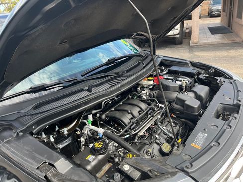 Used 2018 Ford Explorer XLT w/ Equipment Group 202A FWD image 43