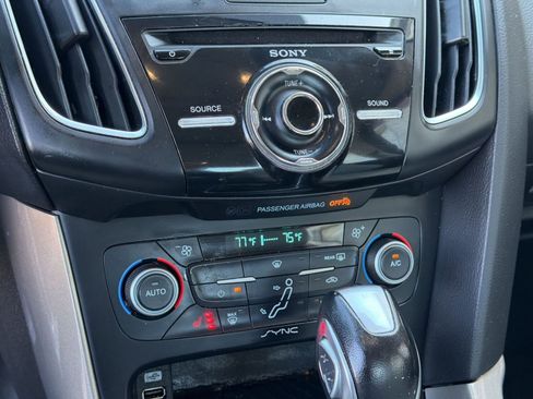Used 2018 Ford Focus Titanium FWD image 16
