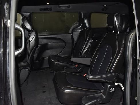 Certified 2025 Chrysler Pacifica Select image 30