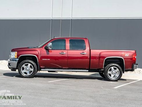 Used 2014 Chevrolet Silverado 2500 LTZ w/ LTZ Plus Package image 4