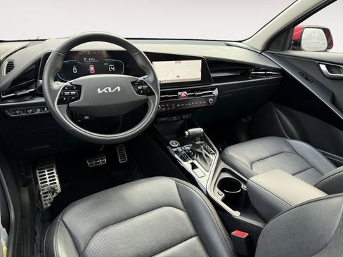 Used 2023 Kia Niro SX Touring image 15