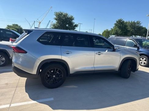 Used 2024 Toyota Grand Highlander FWD image 3