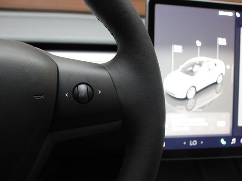 Used 2023 Tesla Model Y Long Range image 35