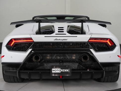 Used 2018 Lamborghini Huracan Performante AWD/4WD image 7
