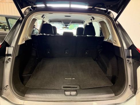 Used 2025 Nissan Rogue SV AWD/4WD image 30