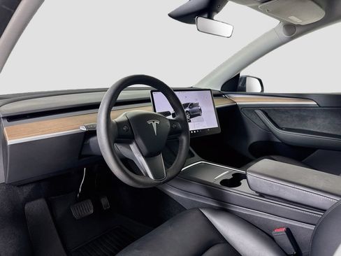 Used 2023 Tesla Model Y Long Range AWD/4WD image 7