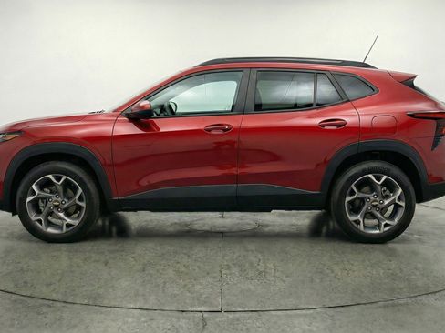 Used 2025 Chevrolet Trax LT w/ LT Convenience Package FWD image 5