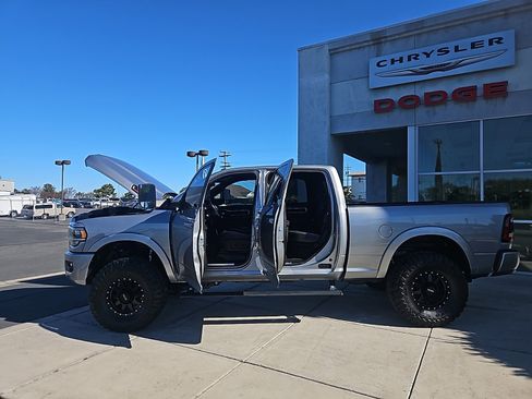 Used 2021 RAM 2500 Laramie w/ Night Edition image 11