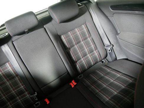 Used 2010 Volkswagen GTI image 14