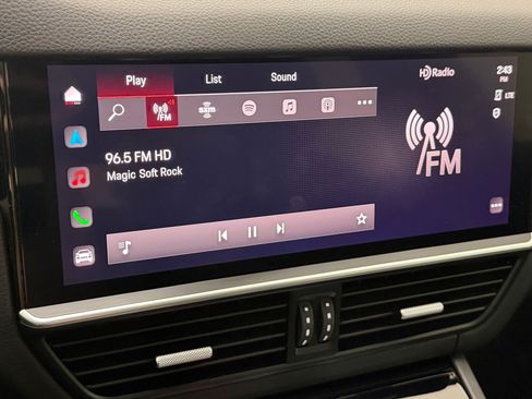 Certified 2023 Porsche Cayenne AWD/4WD image 20