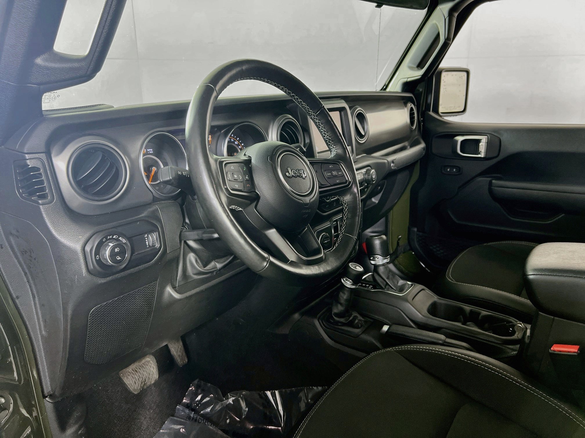 Used 2023 Jeep Gladiator Sport AWD/4WD image 9