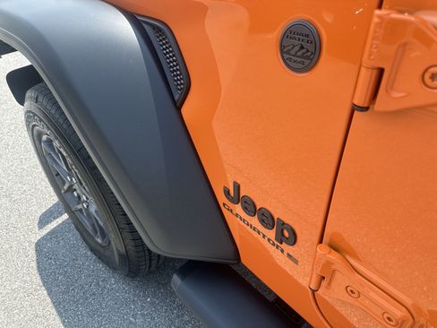 New 2025 Jeep Gladiator Sport image 11