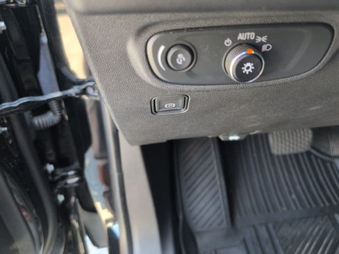 Used 2024 GMC Terrain SLE w/ Driver Convenience Package FWD image 17