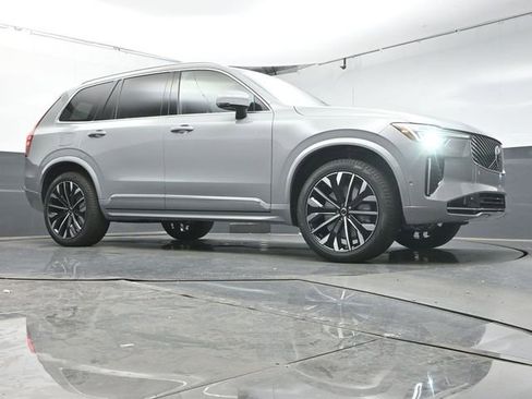 New 2026 Volvo XC90 B5 Plus w/ Protection Package Premier AWD/4WD image 33