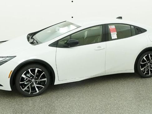 New 2026 Toyota Prius Plug-In Hybrid FWD image 2