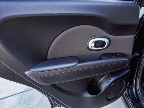 Used 2016 Kia Soul Base image 23