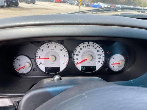 Used 2006 Dodge Stratus SXT image 37