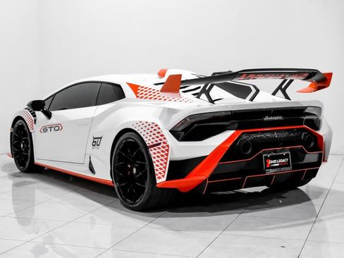 Used 2024 Lamborghini Huracan STO image 8