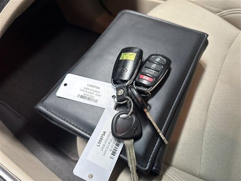 Used 2008 Hyundai Veracruz GLS FWD image 25