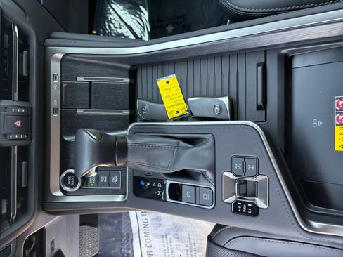 Used 2025 Lexus GX 550 w/ Accessory Package (CT) AWD/4WD image 23