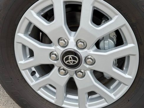 Used 2025 Toyota Tacoma SR AWD/4WD image 8