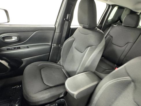 Used 2023 Jeep Renegade Latitude w/ Premium Group AWD/4WD image 13